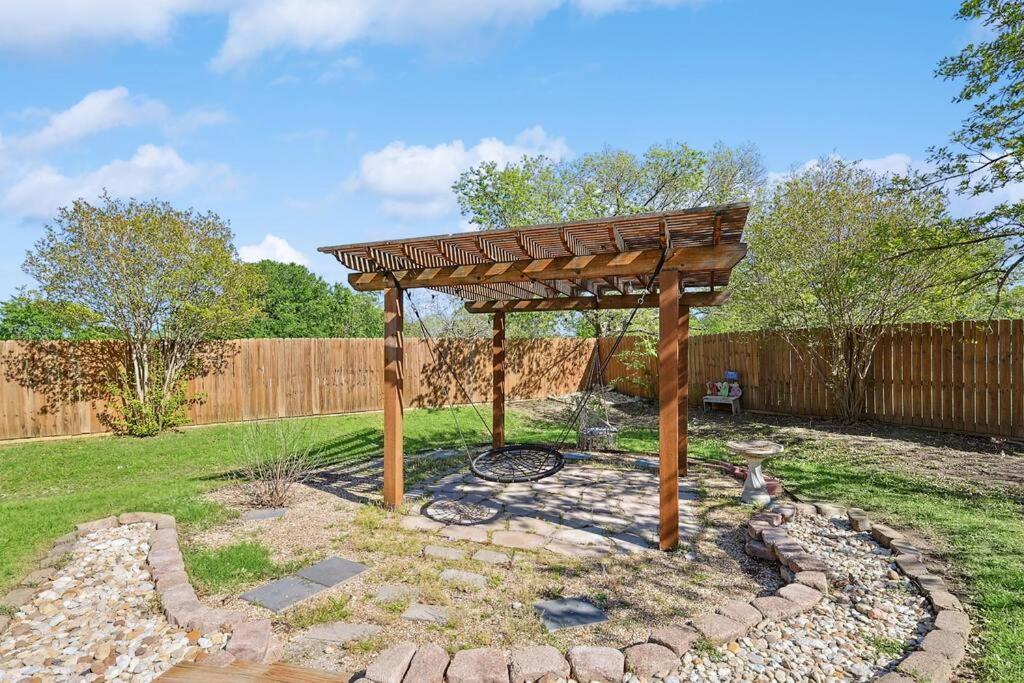 Vila Wellness Oasis 5Br W Pool + Huge Yard + Fire Pit Sachse Exteriér fotografie